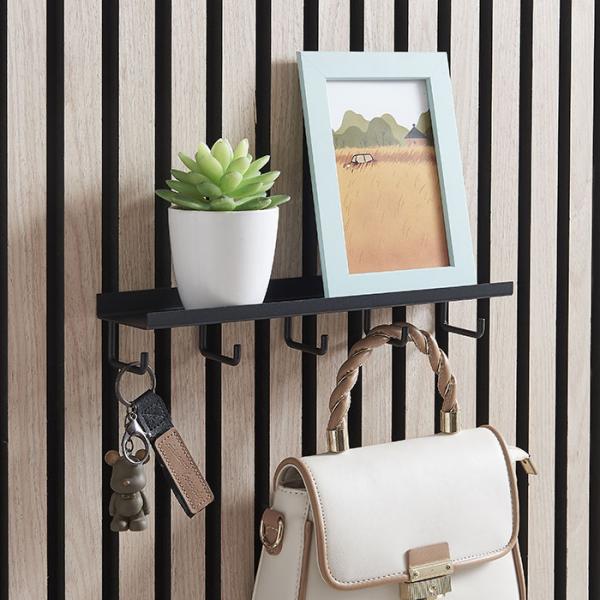 Sort hylde m/5 kroge til akustikpanel - Vandret/lodret Sort hylde m/5 kroge til akustikpanel - Vandret/lodret