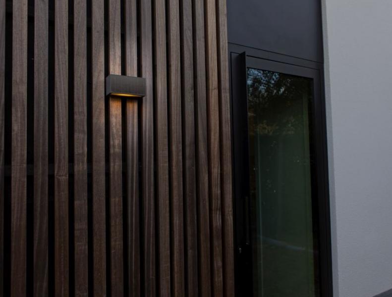 Lutec Solar Inka hybrid udendørslampe til væg m/solceller - Mørkegrå Lutec Solar Inka hybrid udendørslampe til væg m/solceller - Mørkegrå