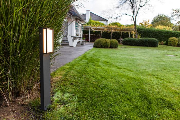 Lutec Architectural Qubo udendørs standerlampe m/LED - Mørk grå