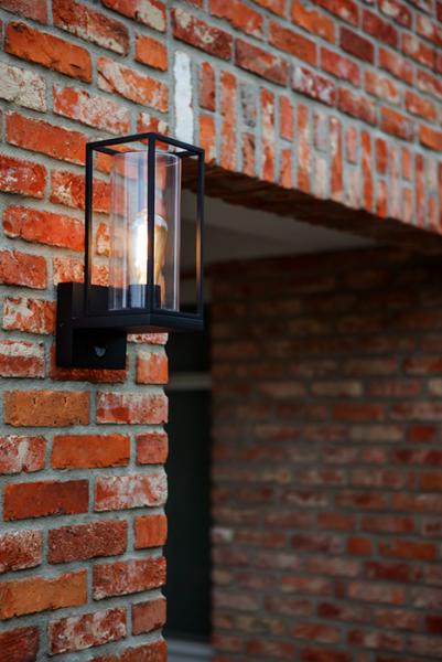 Lutec Tradition Flair 1 udendørslampe til væg m/sensor - Mat sort