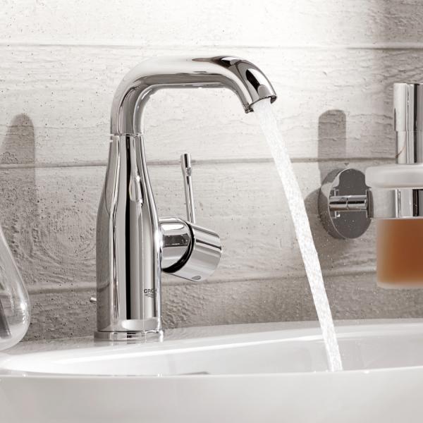 Grohe Essence New M håndvaskarmatur m/bundventil og svingtud - Krom Grohe Essence New M håndvaskarmatur m/bundventil og svingtud - Krom